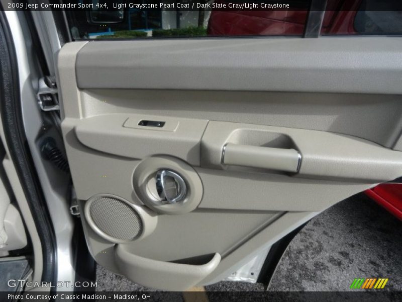 Light Graystone Pearl Coat / Dark Slate Gray/Light Graystone 2009 Jeep Commander Sport 4x4