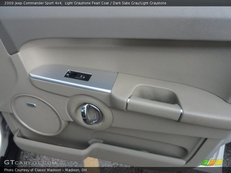 Light Graystone Pearl Coat / Dark Slate Gray/Light Graystone 2009 Jeep Commander Sport 4x4