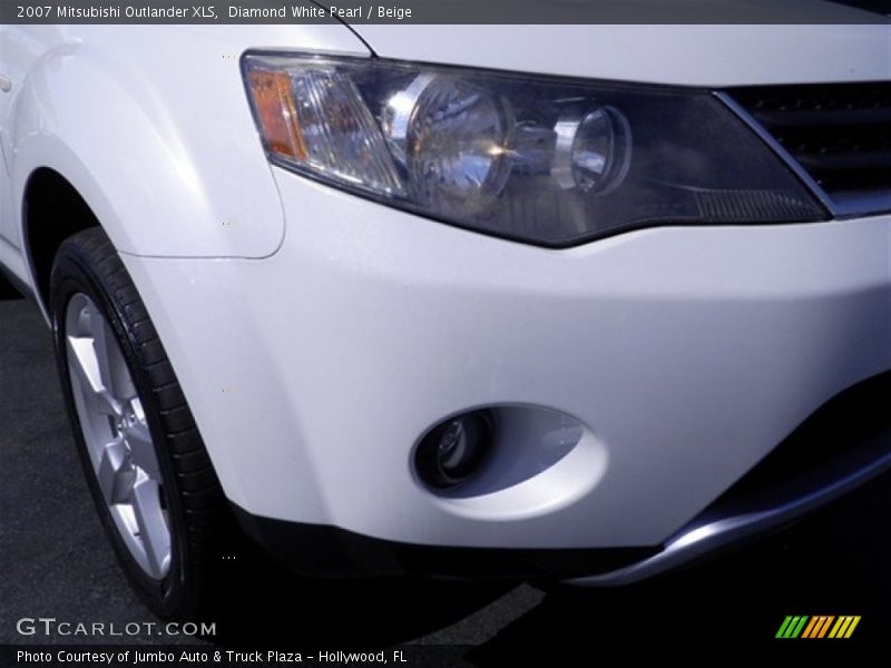 Diamond White Pearl / Beige 2007 Mitsubishi Outlander XLS