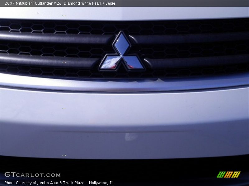 Diamond White Pearl / Beige 2007 Mitsubishi Outlander XLS