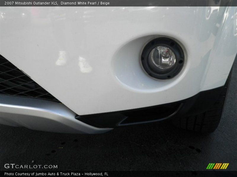 Diamond White Pearl / Beige 2007 Mitsubishi Outlander XLS