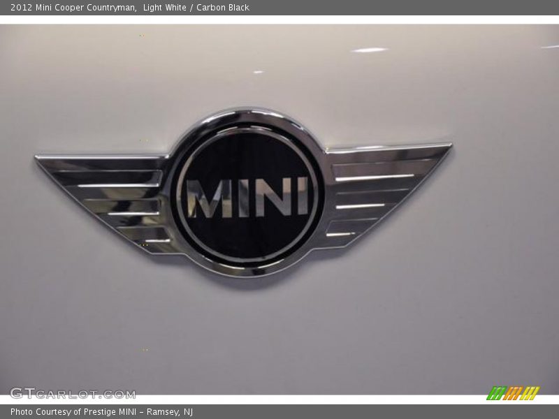 Light White / Carbon Black 2012 Mini Cooper Countryman