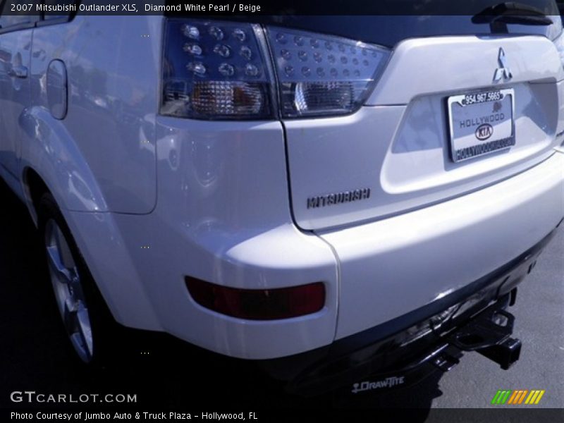 Diamond White Pearl / Beige 2007 Mitsubishi Outlander XLS