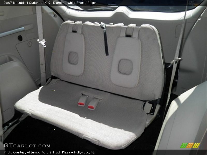 Diamond White Pearl / Beige 2007 Mitsubishi Outlander XLS