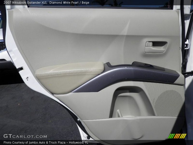 Diamond White Pearl / Beige 2007 Mitsubishi Outlander XLS
