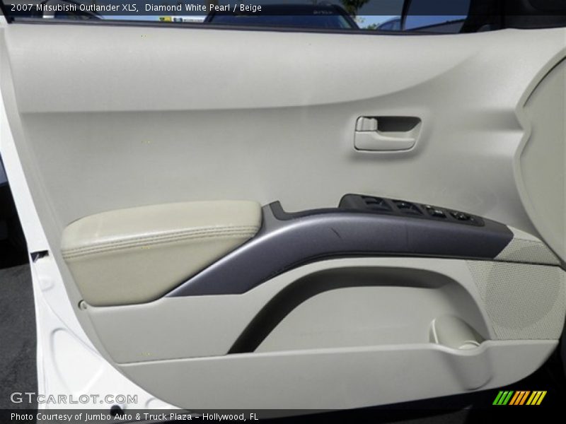 Diamond White Pearl / Beige 2007 Mitsubishi Outlander XLS