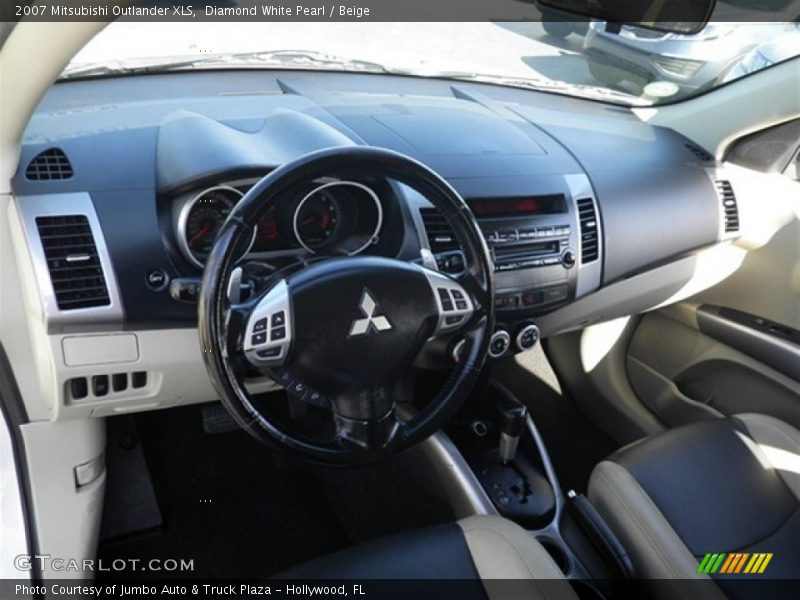 Diamond White Pearl / Beige 2007 Mitsubishi Outlander XLS