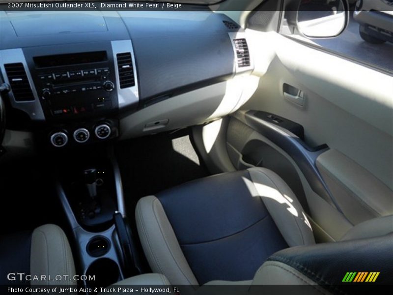 Diamond White Pearl / Beige 2007 Mitsubishi Outlander XLS