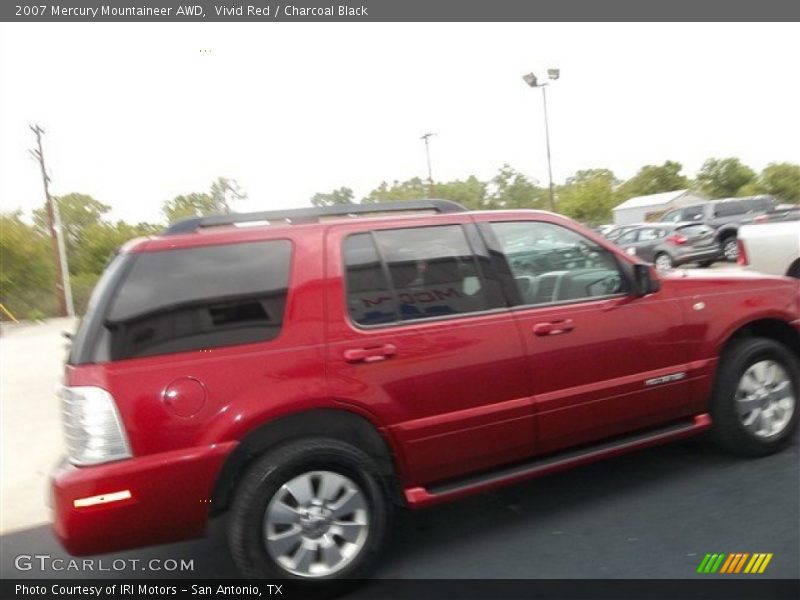 Vivid Red / Charcoal Black 2007 Mercury Mountaineer AWD