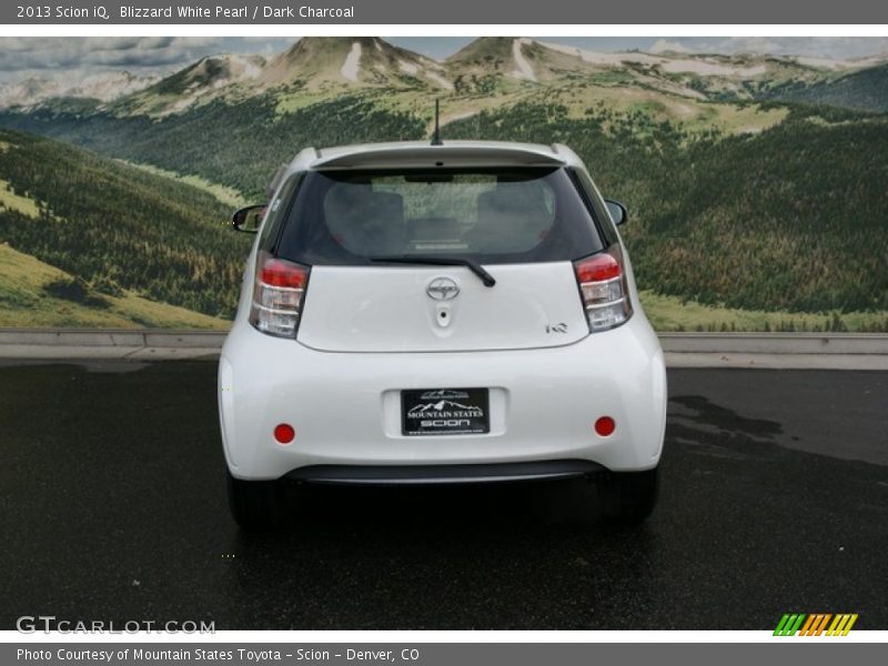 Blizzard White Pearl / Dark Charcoal 2013 Scion iQ