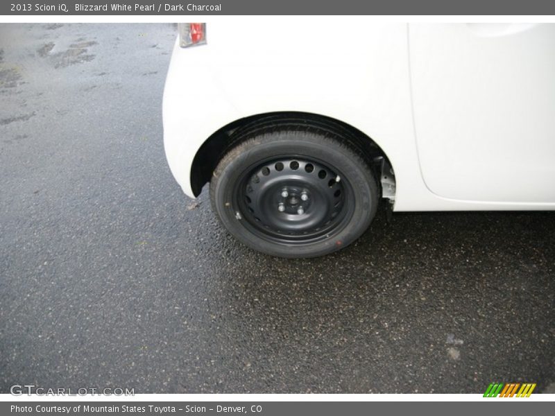 Blizzard White Pearl / Dark Charcoal 2013 Scion iQ