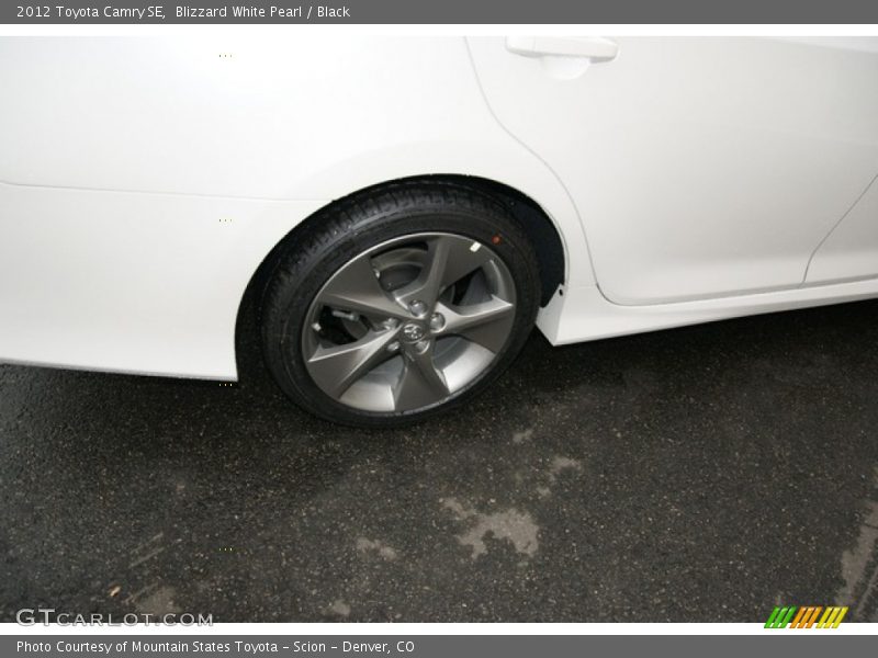 Blizzard White Pearl / Black 2012 Toyota Camry SE
