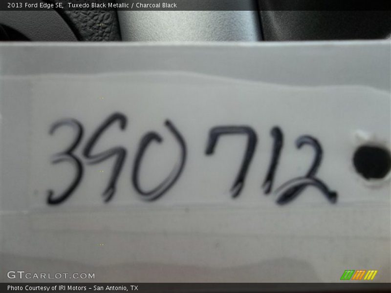 Tuxedo Black Metallic / Charcoal Black 2013 Ford Edge SE
