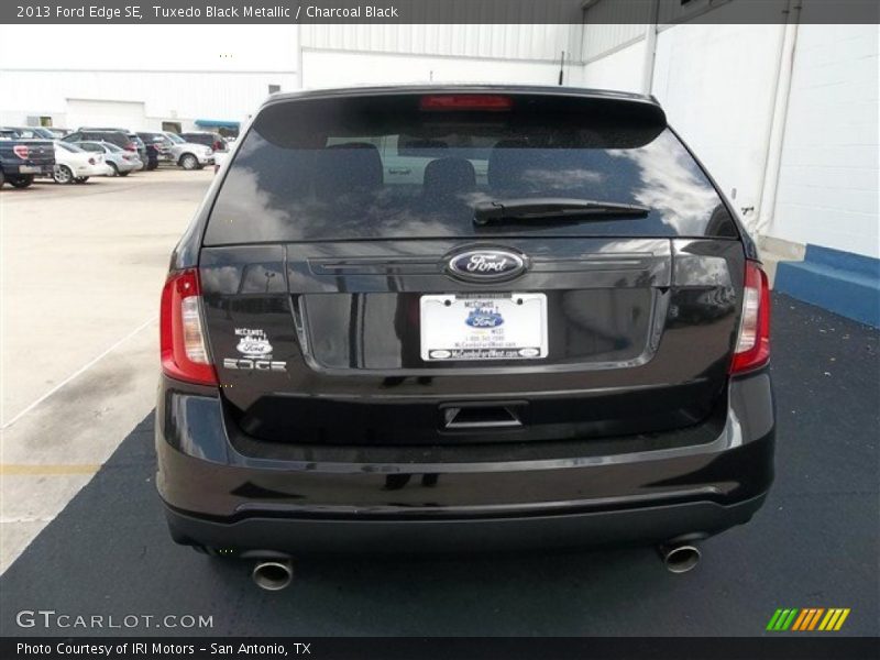 Tuxedo Black Metallic / Charcoal Black 2013 Ford Edge SE