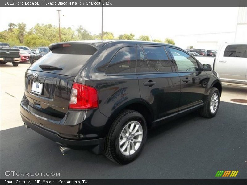 Tuxedo Black Metallic / Charcoal Black 2013 Ford Edge SE