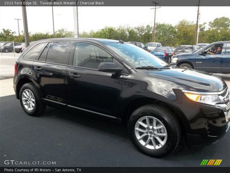 Tuxedo Black Metallic / Charcoal Black 2013 Ford Edge SE