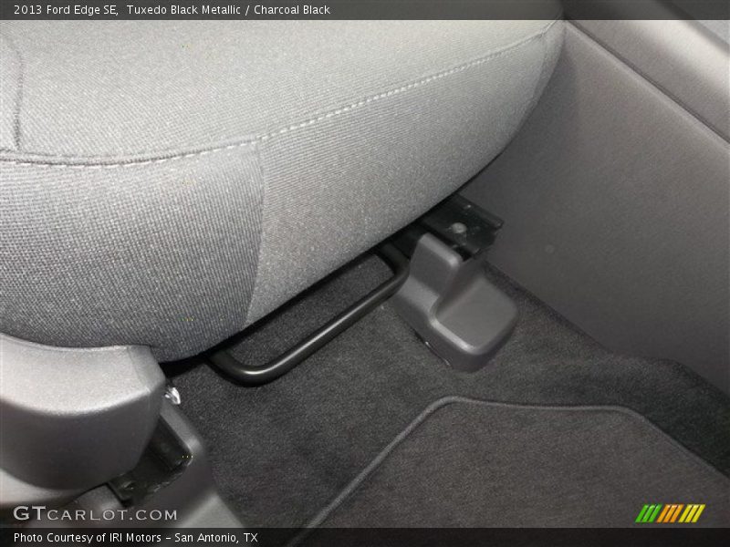 Tuxedo Black Metallic / Charcoal Black 2013 Ford Edge SE