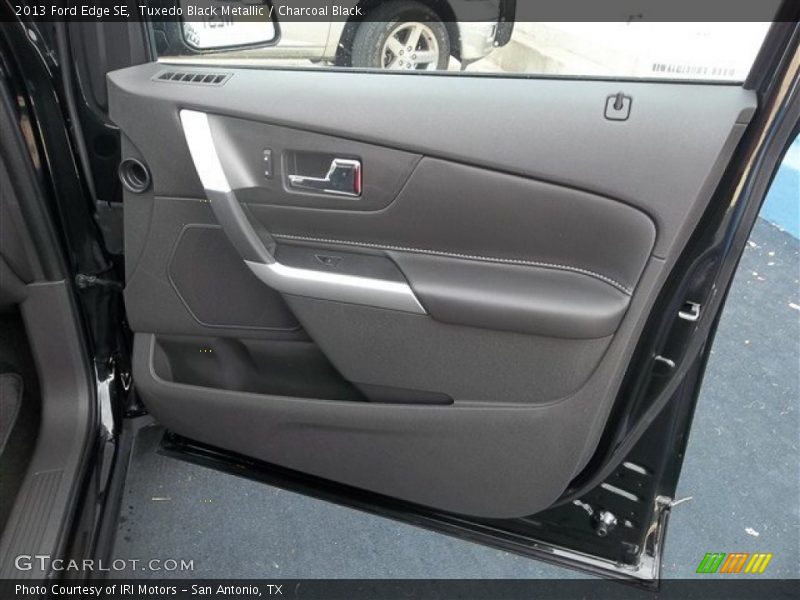 Tuxedo Black Metallic / Charcoal Black 2013 Ford Edge SE