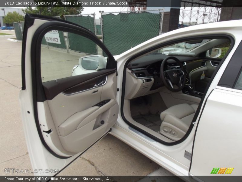 White Diamond Tricoat / Shale/Cocoa 2013 Cadillac XTS Luxury FWD