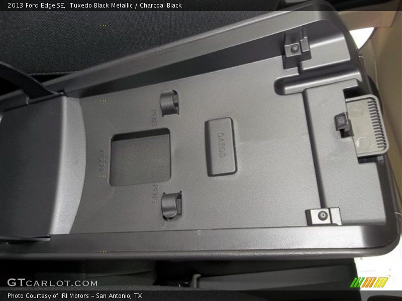 Tuxedo Black Metallic / Charcoal Black 2013 Ford Edge SE
