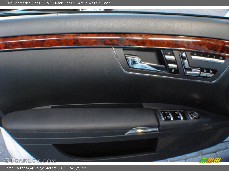 Arctic White / Black 2009 Mercedes-Benz S 550 4Matic Sedan