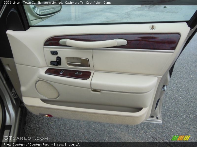 Cashmere Tri-Coat / Light Camel 2006 Lincoln Town Car Signature Limited