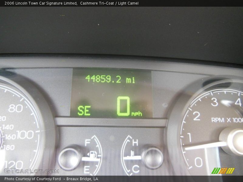 Cashmere Tri-Coat / Light Camel 2006 Lincoln Town Car Signature Limited