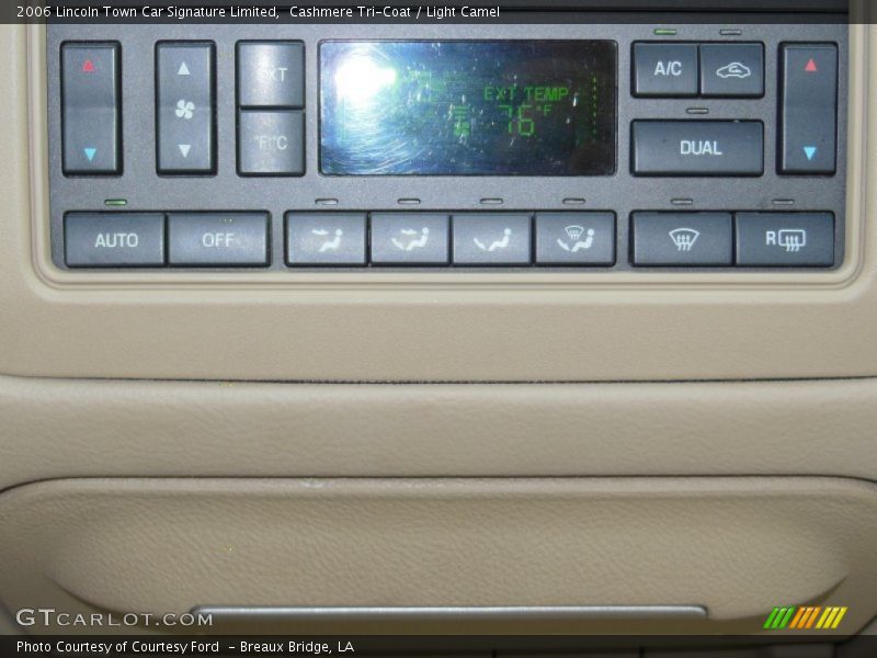 Cashmere Tri-Coat / Light Camel 2006 Lincoln Town Car Signature Limited