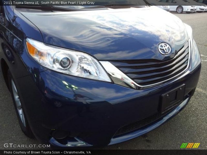 South Pacific Blue Pearl / Light Gray 2011 Toyota Sienna LE