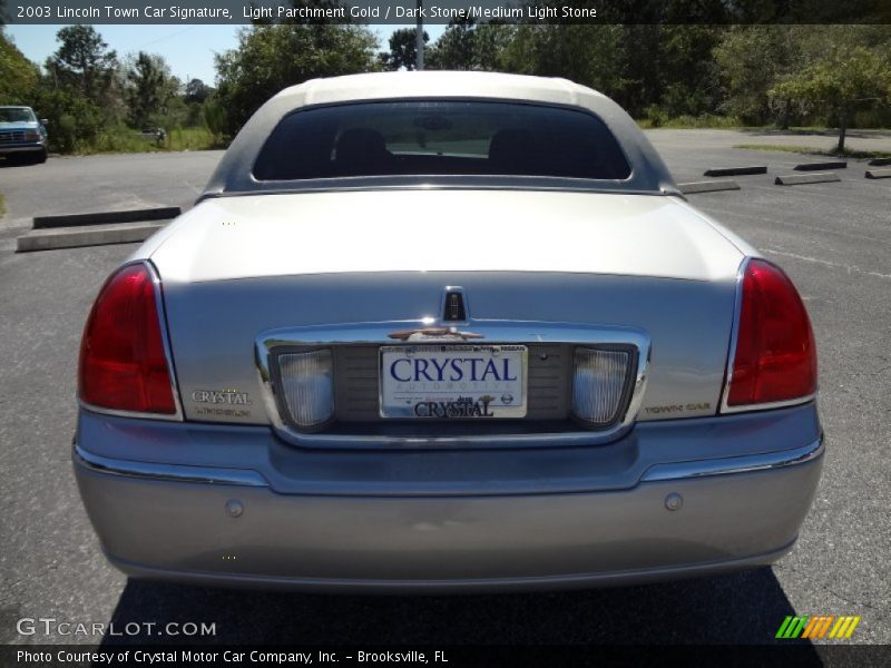 Light Parchment Gold / Dark Stone/Medium Light Stone 2003 Lincoln Town Car Signature