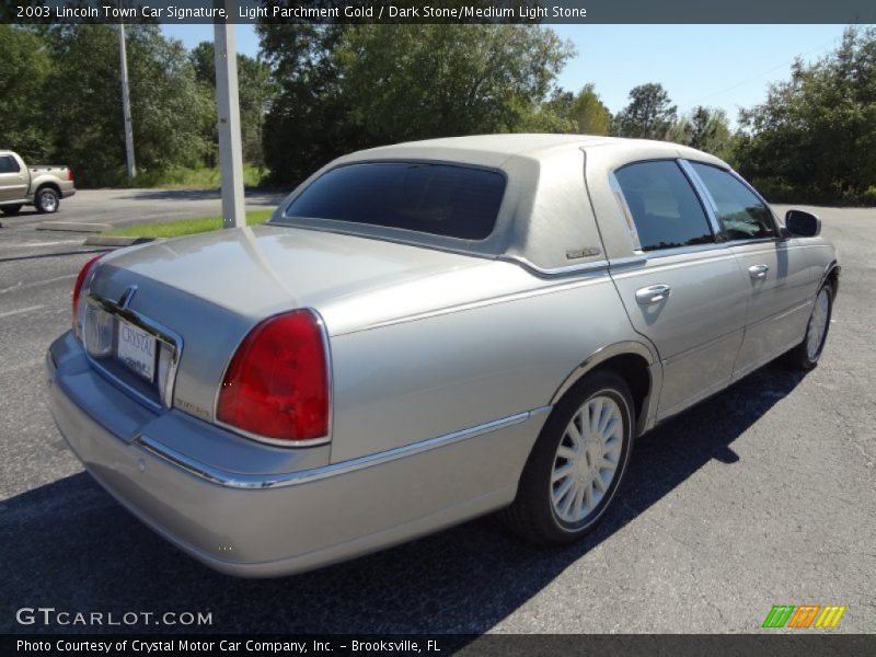 Light Parchment Gold / Dark Stone/Medium Light Stone 2003 Lincoln Town Car Signature