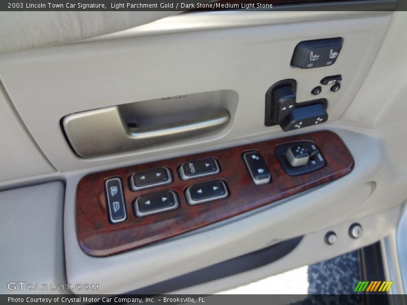 Light Parchment Gold / Dark Stone/Medium Light Stone 2003 Lincoln Town Car Signature