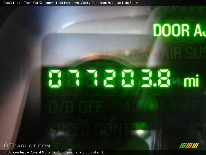 Light Parchment Gold / Dark Stone/Medium Light Stone 2003 Lincoln Town Car Signature