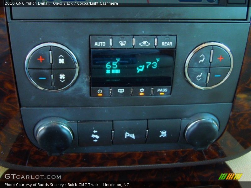 Onyx Black / Cocoa/Light Cashmere 2010 GMC Yukon Denali