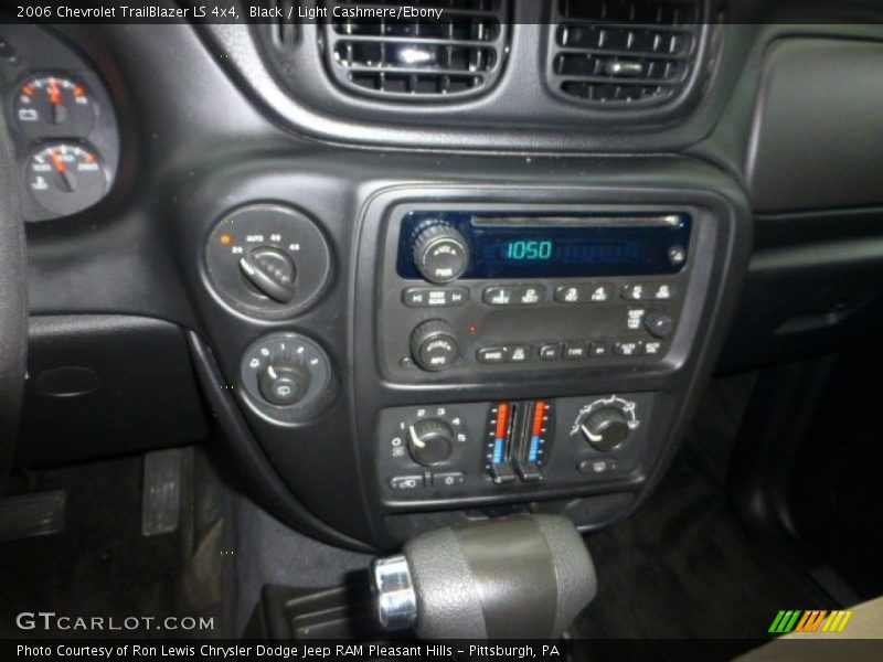 Black / Light Cashmere/Ebony 2006 Chevrolet TrailBlazer LS 4x4