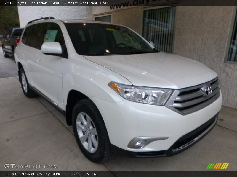 Blizzard White Pearl / Ash 2013 Toyota Highlander SE 4WD