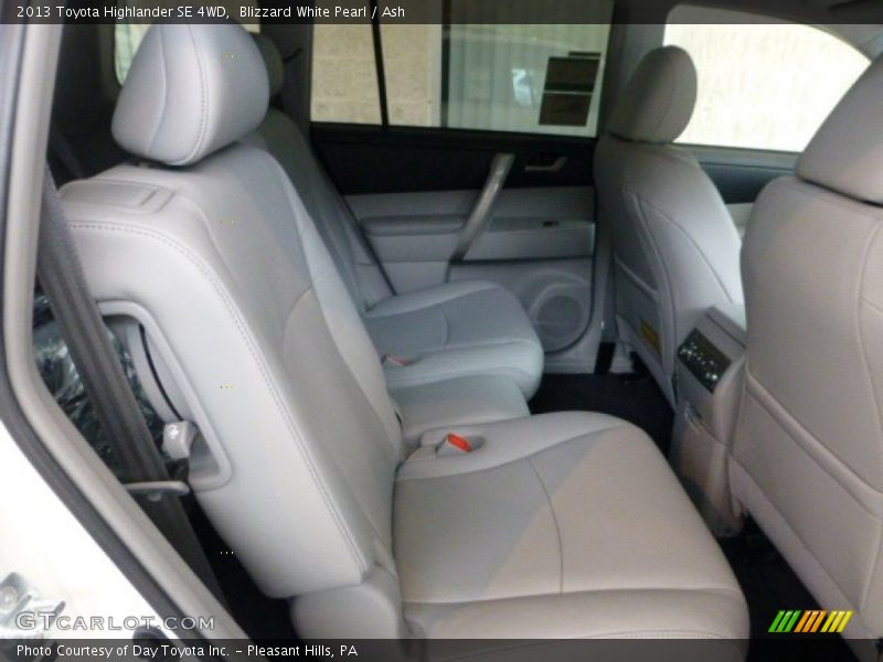 Blizzard White Pearl / Ash 2013 Toyota Highlander SE 4WD