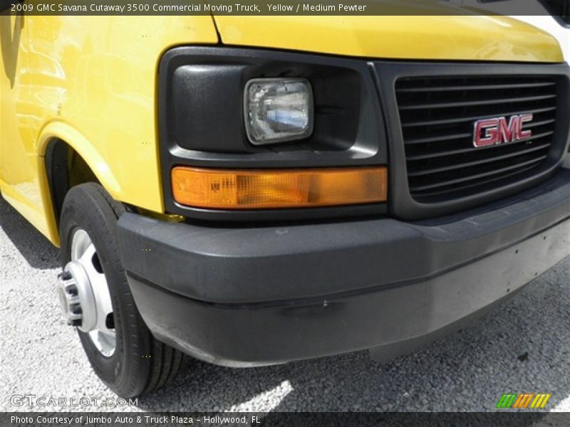 Yellow / Medium Pewter 2009 GMC Savana Cutaway 3500 Commercial Moving Truck