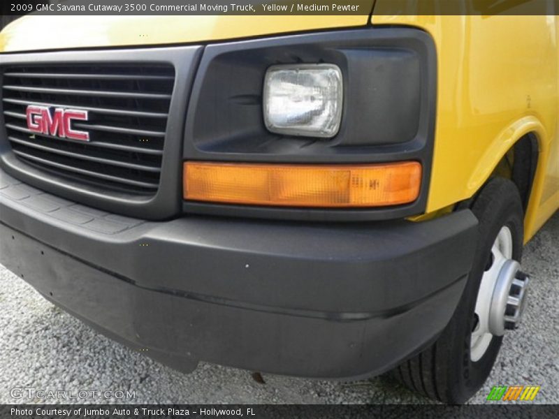 Yellow / Medium Pewter 2009 GMC Savana Cutaway 3500 Commercial Moving Truck