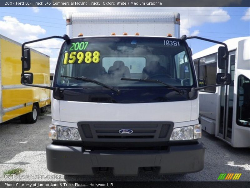 Oxford White / Medium Graphite 2007 Ford LCF Truck L45 Commercial Moving Truck