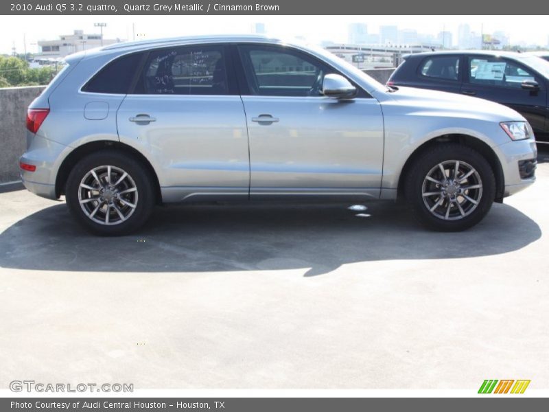 Quartz Grey Metallic / Cinnamon Brown 2010 Audi Q5 3.2 quattro