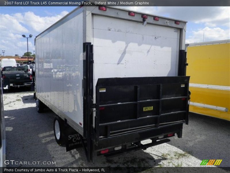Oxford White / Medium Graphite 2007 Ford LCF Truck L45 Commercial Moving Truck