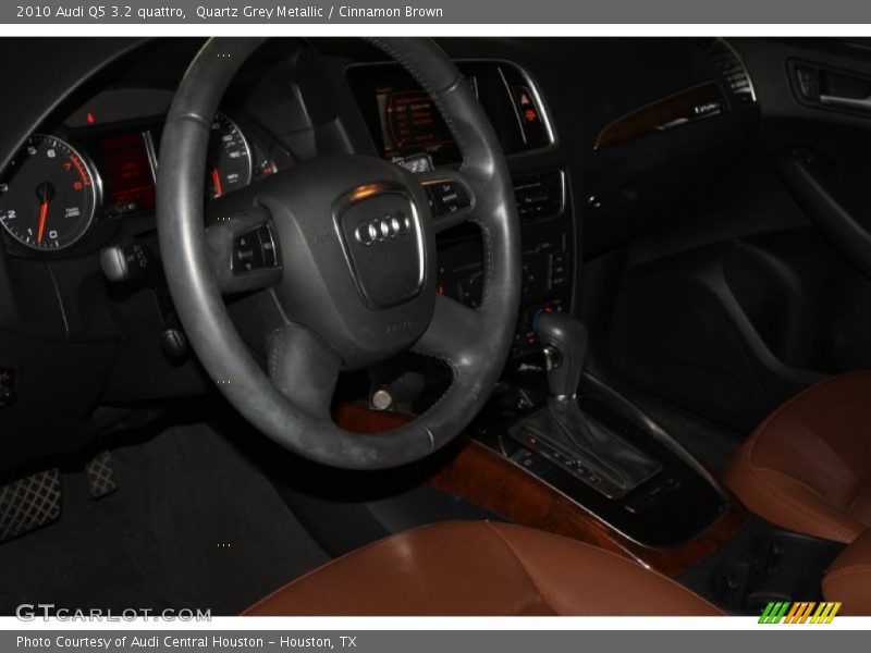 Quartz Grey Metallic / Cinnamon Brown 2010 Audi Q5 3.2 quattro