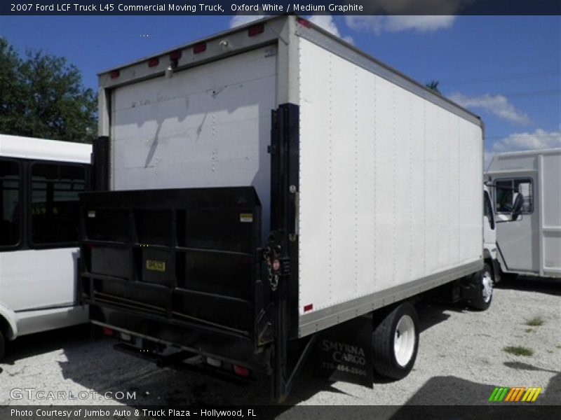 Oxford White / Medium Graphite 2007 Ford LCF Truck L45 Commercial Moving Truck