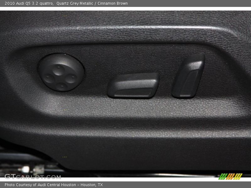 Quartz Grey Metallic / Cinnamon Brown 2010 Audi Q5 3.2 quattro