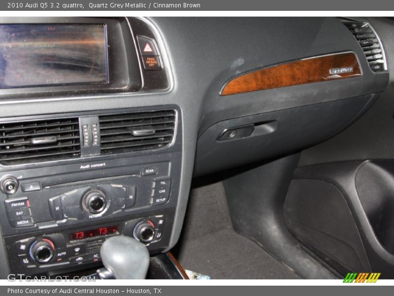 Quartz Grey Metallic / Cinnamon Brown 2010 Audi Q5 3.2 quattro