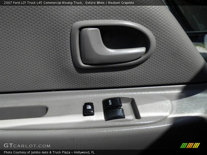 Oxford White / Medium Graphite 2007 Ford LCF Truck L45 Commercial Moving Truck