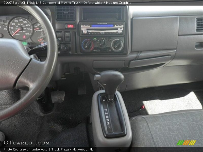 Oxford White / Medium Graphite 2007 Ford LCF Truck L45 Commercial Moving Truck