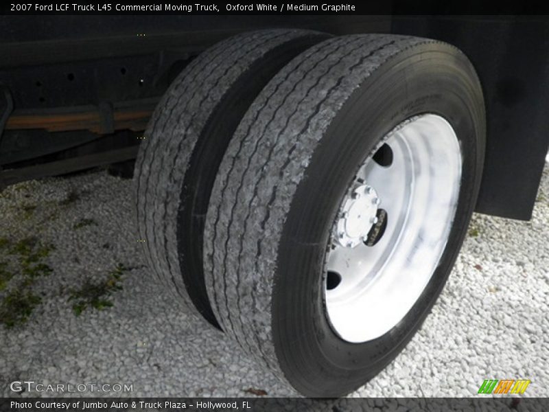 Oxford White / Medium Graphite 2007 Ford LCF Truck L45 Commercial Moving Truck