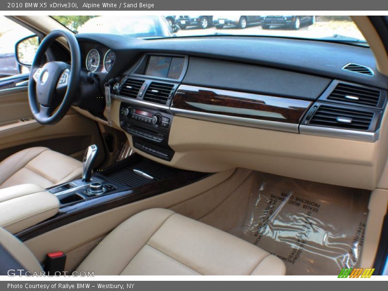 Alpine White / Sand Beige 2010 BMW X5 xDrive30i